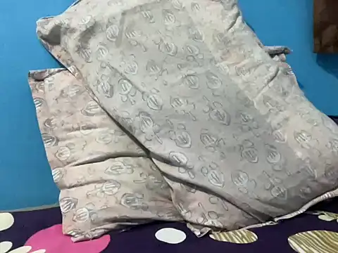 Snapshot of NiceBoy9099 chatting on February 1, 5:22 pm NiceBoy9099 online show from February 1, 5:22 pm