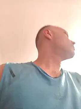 Snapshot of Pineapple04 chatting on September 27, 7:52 pm Pineapple04 online show from September 27, 7:52 pm