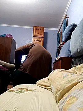 Snapshot of Pineapple04 chatting on September 30, 5:18 pm Pineapple04 online show from September 30, 5:18 pm