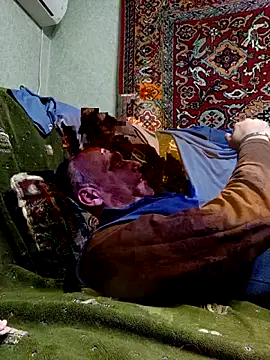 Snapshot of Pineapple04 chatting on October 5, 6:28 pm Pineapple04 online show from October 5, 6:28 pm