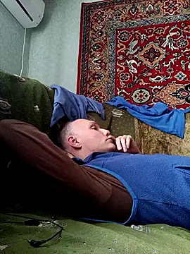 Snapshot of Pineapple04 chatting on October 6, 6:44 am Pineapple04 online show from October 6, 6:44 am