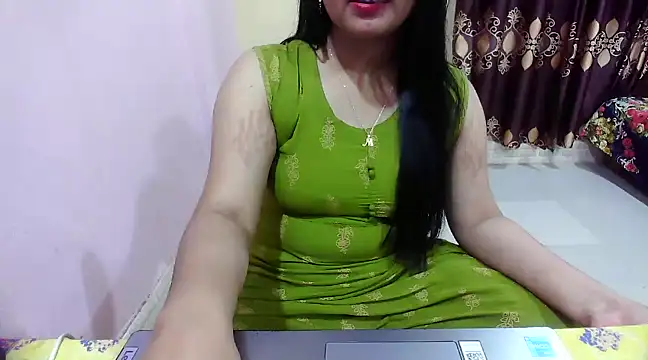 Snapshot of LovelyRose69 chatting on December 4, 4:38 pm LovelyRose69 online show from December 4, 4:38 pm