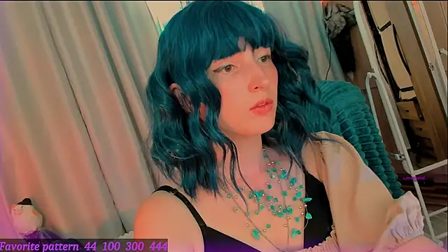Toxic Ellies online show from May 10, 3:17 pm