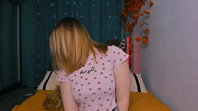 Snapshot of InsatiableFoxX chatting on September 30, 5:51 pm InsatiableFoxX online show from September 30, 5:51 pm