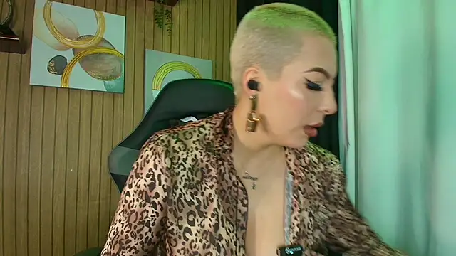 Snapshot of Camila_Chainn chatting on February 4, 8:09 am Camila Chainn online show from February 4, 8:09 am