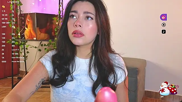 Snapshot of Soffimoon_ chatting on January 21, 1:50 am Soffimoon online show from January 21, 1:50 am