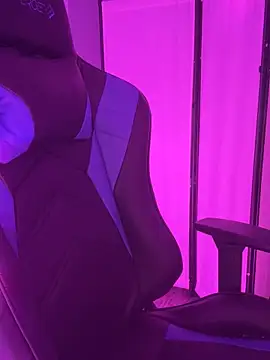 Snapshot of shomeagudtyme chatting on December 18, 6:03 pm shomeagudtyme online show from December 18, 6:03 pm