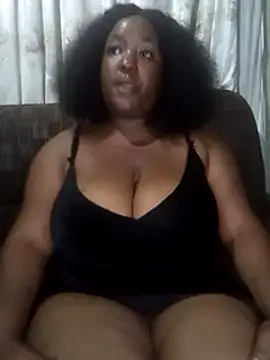 Snapshot of Missmoox24 chatting on January 3, 10:29 pm Missmoox24 online show from January 3, 10:29 pm