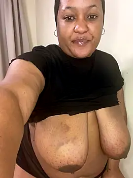 Snapshot of Missmoox24 chatting on September 30, 11:32 pm Missmoox24 online show from September 30, 11:32 pm