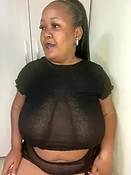 Snapshot of Missmoox24 chatting on October 21, 10:38 am Missmoox24 online show from October 21, 10:38 am