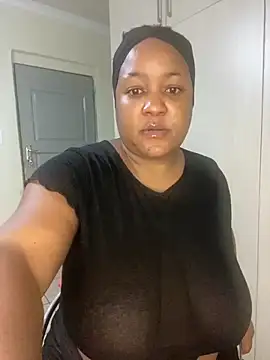 Snapshot of Missmoox24 chatting on October 29, 8:21 pm Missmoox24 online show from October 29, 8:21 pm