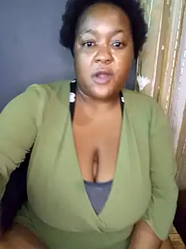 Snapshot of Missmoox24 chatting on February 6, 5:38 pm Missmoox24 online show from February 6, 5:38 pm