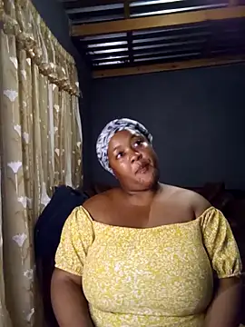 Snapshot of Missmoox24 chatting on February 12, 11:44 pm Missmoox24 online show from February 12, 11:44 pm