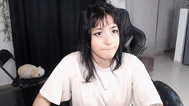 liz-beths online show from February 3, 2:21 am