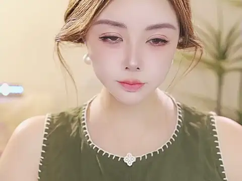 Qiaoqiao  online show from May 11, 3:29 pm