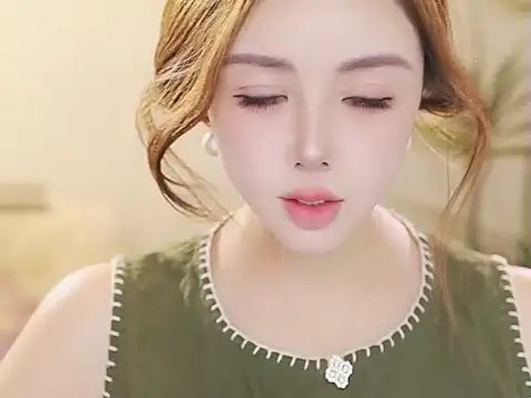 Qiaoqiao  online show from May 11, 4:04 pm