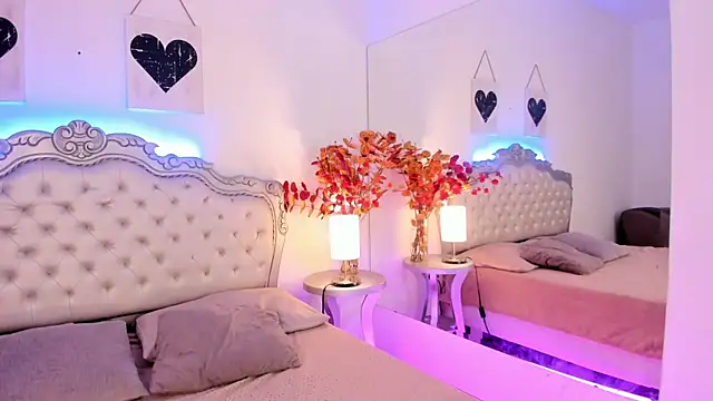 Snapshot of NiaColusi chatting on September 30, 7:52 pm NiaColusi online show from September 30, 7:52 pm