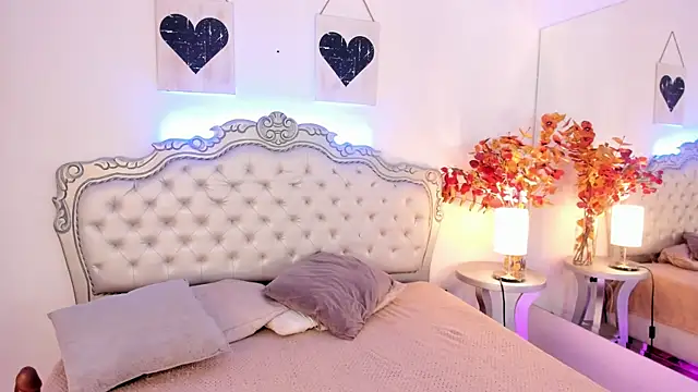 Snapshot of NiaColusi chatting on October 2, 8:16 pm NiaColusi online show from October 2, 8:16 pm