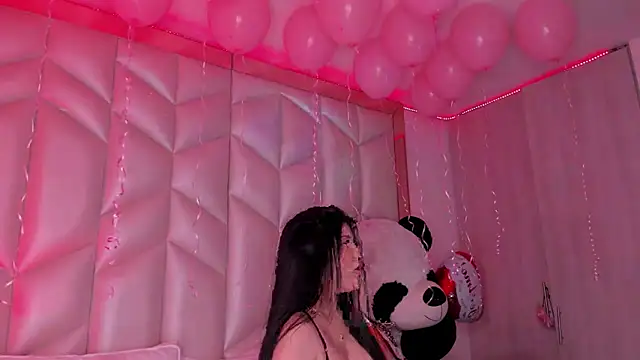 Snapshot of AlhanaRose chatting on February 7, 2:19 am AlhanaRose online show from February 7, 2:19 am