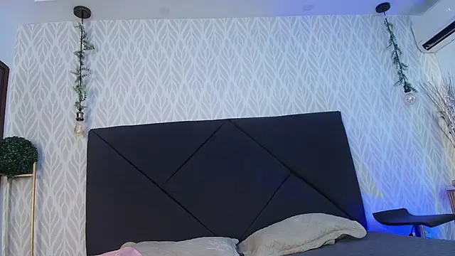 flavia cruz online show from December 2, 7:09 pm