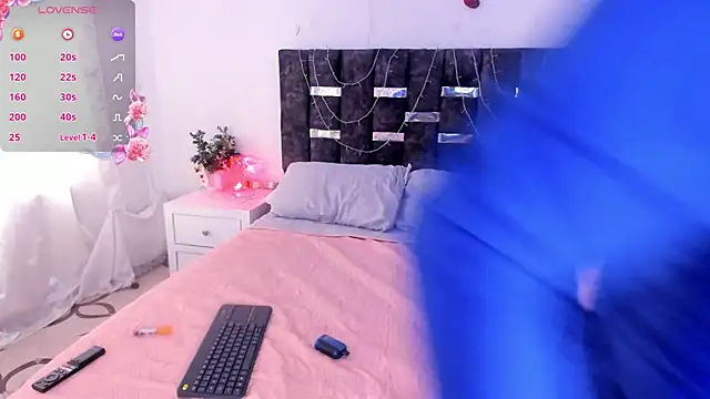 Snapshot of sharonmiller_2_ chatting on December 30, 7:32 pm sharonmiller 2 online show from December 30, 7:32 pm