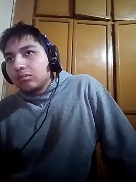 Snapshot of LoganFinds chatting on October 31, 4:35 am LoganFinds online show from October 31, 4:35 am