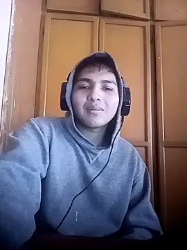 Snapshot of LoganFinds chatting on October 31, 4:41 pm LoganFinds online show from October 31, 4:41 pm