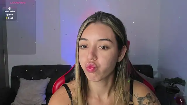 Snapshot of zoee_jackson chatting on October 13, 3:39 am zoee jackson online show from October 13, 3:39 am