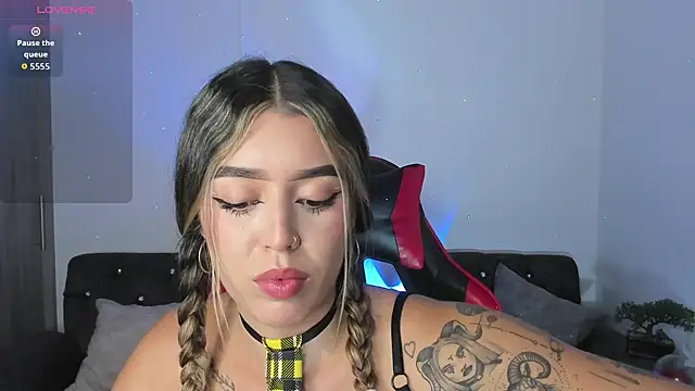 Snapshot of zoee_jackson chatting on October 14, 2:56 am zoee jackson online show from October 14, 2:56 am