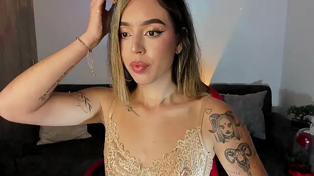 Snapshot of zoee_jackson chatting on October 19, 3:51 am zoee jackson online show from October 19, 3:51 am