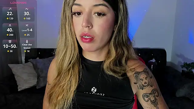 Snapshot of zoee_jackson chatting on November 5, 3:17 am zoee jackson online show from November 5, 3:17 am