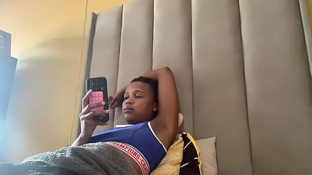 Snapshot of SexyZeeee chatting on September 12, 1:55 pm SexyZeeee online show from September 12, 1:55 pm