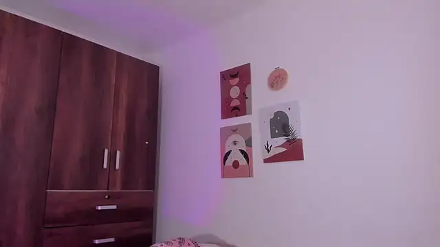 Luisa0110 online show from February 15, 6:12 pm