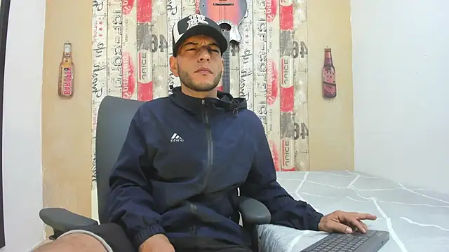 Snapshot of Andrey_u92 chatting on February 8, 10:07 am Andrey u92 online show from February 8, 10:07 am