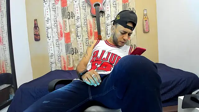 Snapshot of Andrey_u92 chatting on March 23, 4:38 am Andrey u92 online show from March 23, 4:38 am