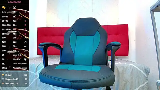 Snapshot of Andrey_u92 chatting on October 4, 7:39 am Andrey u92 online show from October 4, 7:39 am