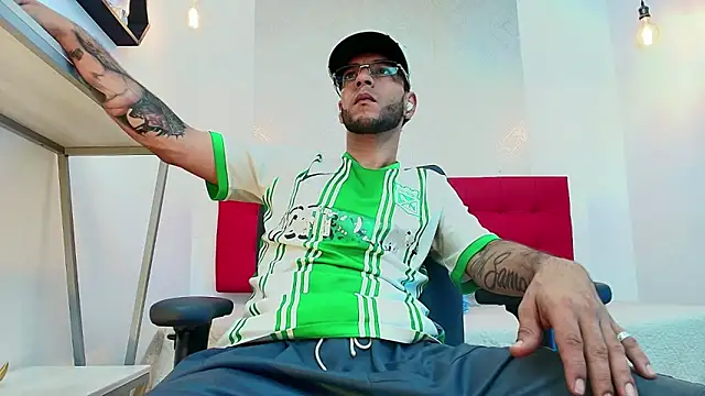 Snapshot of Andrey_u92 chatting on October 14, 8:42 pm Andrey u92 online show from October 14, 8:42 pm