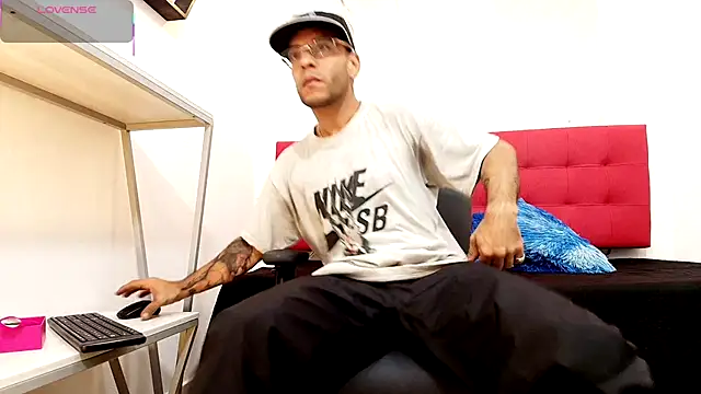 Snapshot of Andrey_u92 chatting on October 24, 3:14 am Andrey u92 online show from October 24, 3:14 am