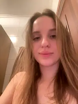 Snapshot of EdnaBradley chatting on December 18, 2:06 am EdnaBradley online show from December 18, 2:06 am