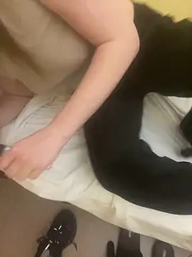 Snapshot of EdnaBradley chatting on February 16, 12:51 am EdnaBradley online show from February 16, 12:51 am