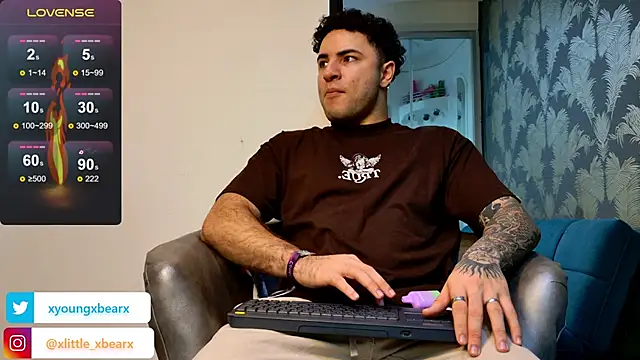 xlittle xbearx online show from February 19, 9:03 pm