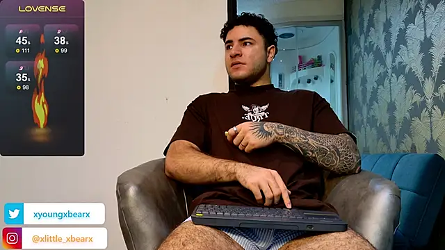 xlittle xbearx online show from February 24, 8:03 pm