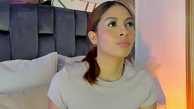 TaniaSmith1 online show from November 8, 8:07 pm