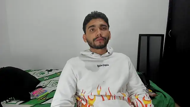 Snapshot of Dante_Damare chatting on December 8, 4:04 am Dante Damare online show from December 8, 4:04 am