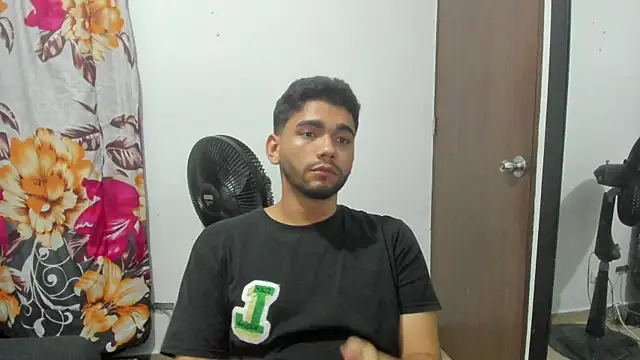 Snapshot of Dante_Damare chatting on December 15, 4:29 am Dante Damare online show from December 15, 4:29 am