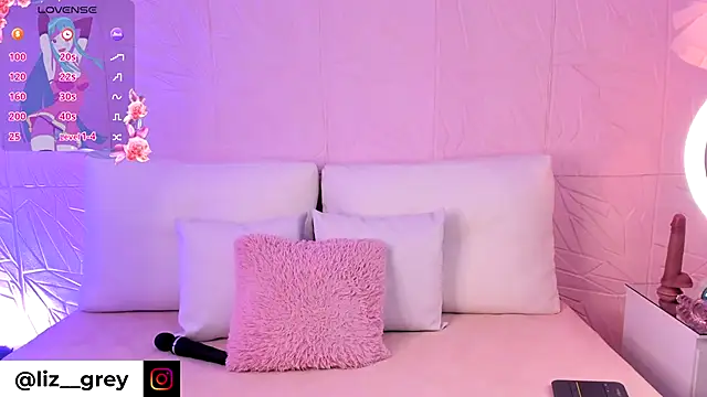 Snapshot of Liz_grey_ chatting on October 15, 3:17 am Liz grey online show from October 15, 3:17 am