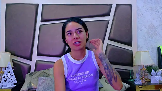 NicoleEsposito online show from May 8, 12:43 pm