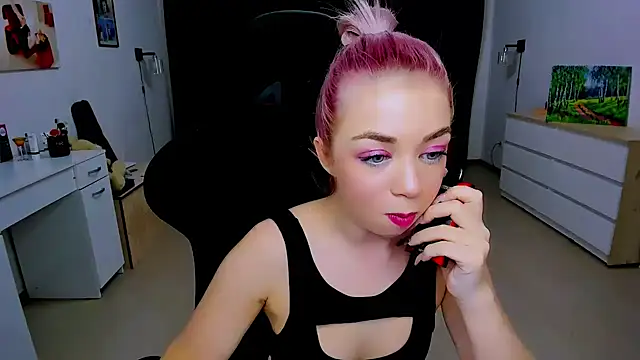 littleSiyfairy online show from December 17, 9:28 am