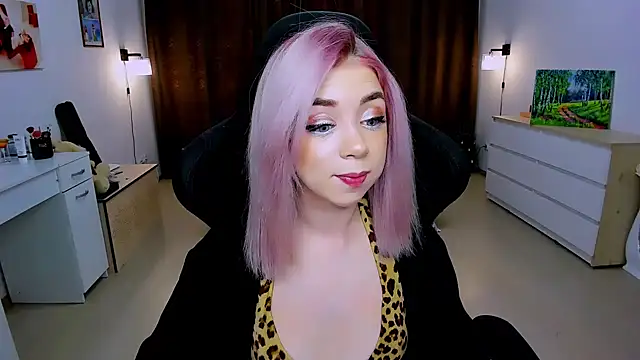 littleSiyfairy online show from December 18, 7:36 am