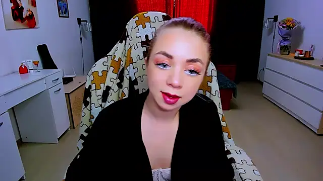 littleSiyfairy online show from February 5, 9:15 am